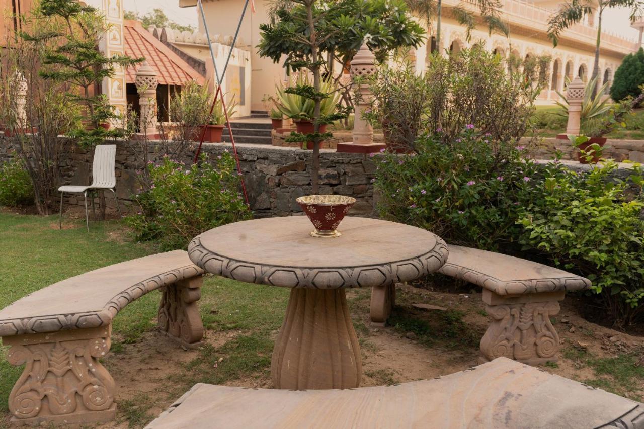 Fort Beejwar Chauhan By Aayams Neemrana Shahjahanpur Exteriör bild