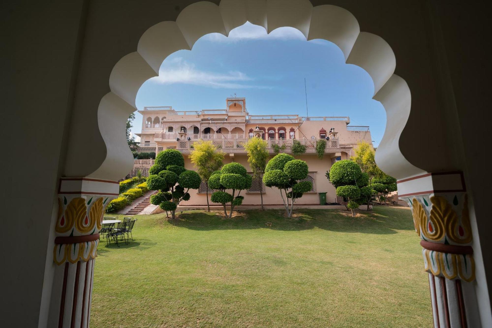 Fort Beejwar Chauhan By Aayams Neemrana Shahjahanpur Exteriör bild